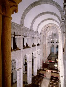 1078年に始まった大聖堂の内部 作： Spanish School