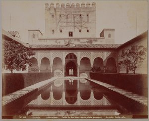 パティオデロスアラヤネス、アルハンブラ、1875-80年頃（セピア写真） 作： Spanish School