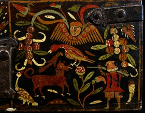 スペインの狩猟者とインディアンのモチーフを描いたシーン、ペイントされた木製トランクの細部、植民地時代、スペイン起源、ボリビア 作： Spanish School