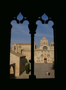 修道院内の教会の眺め、1161年に開始 作： Spanish School