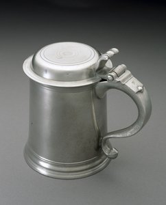 タンカード、c。 1820-1827（ピューター） 作： Spencer Stafford