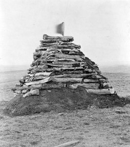 カスターの丘に骨を含む記念碑、1879年 作： Stanley J. Morrow