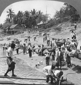 イラワジ汽船に着陸する乗客、マダ、ラングーン、ビルマ、1908年