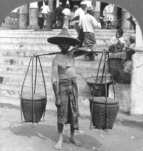 1908年にラングーンで使用されたビルマの空母
