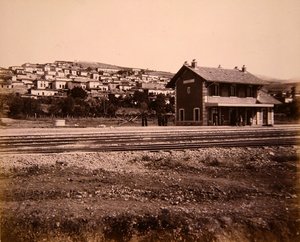 ベイルート-ダマスカス間の鉄道の駅舎とMallakahの村（写真） 作： Studio Bonfils