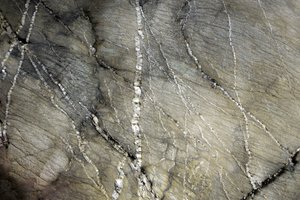 天然の岩脈 作： 