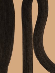 つややかなダークブラウンの髪