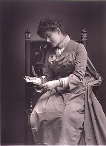 エレン・テリー（1847-1928）ポートレート写真、1880年代半ば（モノクロ写真 作： Studio Walery
