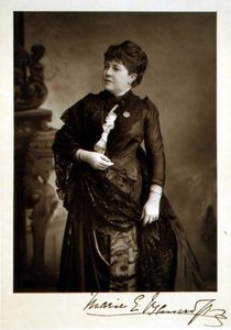 マリー・エフィー・ウィルトン・バンクロフト（1839-1921）、女優、劇場支配人、ポートレート写真（モノクロ写真） 作： Studio Walery