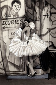 バレリーナの衣装を着たフランスの女優スピネリーの肖像。 作： Studio Walery