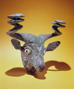 雄牛の頭、イラク出身、紀元前2000年頃（青銅と貝殻）