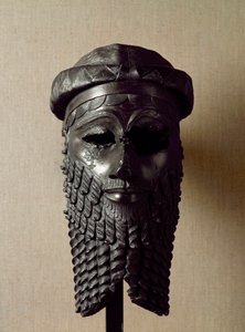 シュメール美術：王の頭部、おそらくナラム＝シン（Naram Sin）（紀元前2254-2218年）。ブロンズ彫刻。紀元前2250年頃 薄さ36x20 cm バグダッド、国立イラク博物館 作： Sumerian Sumerian