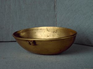 シュメール文明：金の楕円形カップディム.15 cm バグダッド、国立イラク博物館 作： Sumerian Sumerian