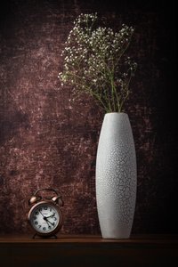 ヴィンテージの時計と花 作： 