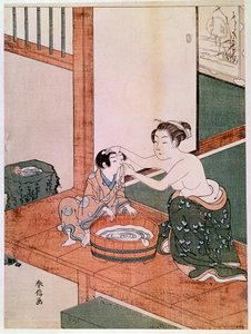日本では、水を張った洗面器のそばで子供を洗う裸の母親がいます。鈴木原信(1725-1770)の版画。1766-1768.薄い。0.27x0.201 m パリ、ギメ美術館、国立アジア美術館