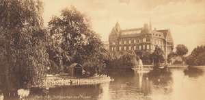 マルメ：博物館のある城公園の一部（モノクロ写真） 作： スウェーデンの写真家