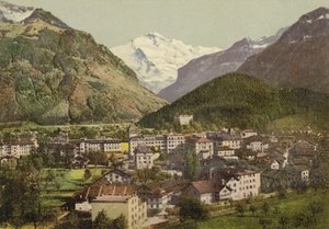 ベルナー オーバーラント: インターラーケン、全景 (カラー写真) 作： Swiss Photographer