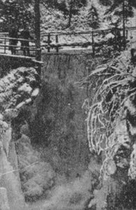 ダヴォス近郊のフルエラの滝（モノクロ写真 作： Swiss Photographer