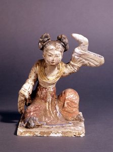 唐の時代の民族衣装を着た女性を描いた像。