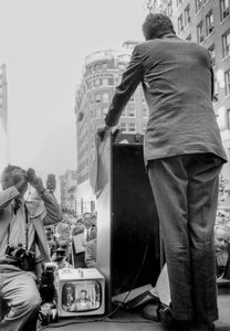 ワシントン州シアトルで選挙演説をするジョン・F・ケネディ 作： Ted Spiegel