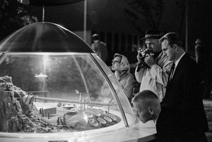 シアトル万国博覧会における交通の未来コンセプトの模型展示 作： Ted Spiegel