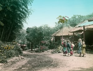 宮ノ下への道で遊ぶ子供たち 1900年～1915年頃（写真）