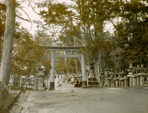 奈良・笠宇賀大社灯籠神社入口、1900年～1915年頃（写真）