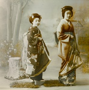 若い芸者2人の肖像 1900-1915年頃（写真）