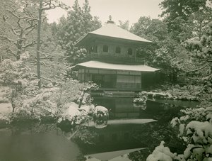 京都・銀閣寺の雪景色（1900年頃～1915年）（写真 作： Teijiro Takagi