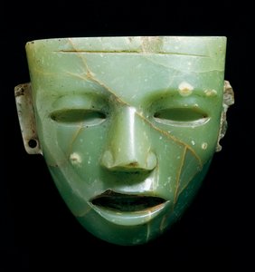 翡翠のマスク。メキシコのテオティワカン美術（250～600年頃）。ジェム1921年のグリプティック・インベント、No.824。 フィレンツェ、ピッティ宮殿のアルジェンティ美術館。