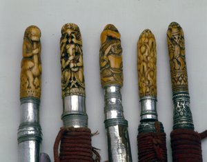 装飾用ナイフと刀の柄、タイ北部（シルバーとアイボリー） 作： Thai