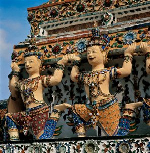 ワット・アルン寺院のカリアティッド 作： Thai School