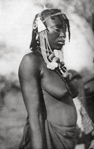 南スーダンのアラブ女性、アブマタリックからスーダンのハルファへ、1925年1927年。 作： Thomas A. Glover