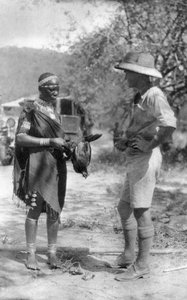 Errol Hindsがニワトリを取り引きする、Wankie to Victoria Falls、南ローデシア、1925 1927 作： Thomas A. Glover