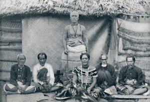 有名な反逆者マタファイオセフォを含むサモア人のグループ、1902年 作： Thomas Andrew