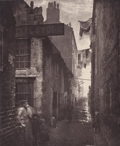 1868-1871年、ハイストリートの外れにある古いヴェンネル。 作： Thomas Annan