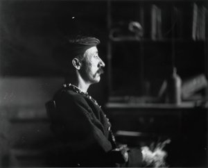 フランク・ハミルトン・クッシング、1895年。
