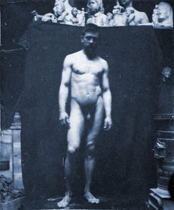 イーキンのスタジオでのサミュエルマレーのヌードポートレート、1890年（cyanotype）