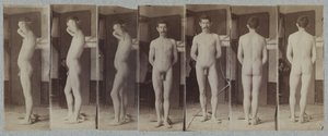 立っている男性裸体モデル「ジョセフ・スミス」の写真 作： トーマス・イーキンズ