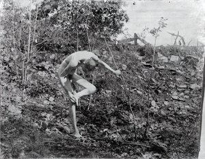 とげの引き手、c。 1883年。 作： Thomas Eakins