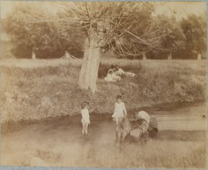 [クリークで遊ぶ 3 人の子供と犬、1883 年 7 月 4 日]、1883 年。 作： Thomas Eakins