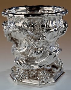 ロカイユ様式の銀製ボトルバケット（1727～1728年）トーマス・ジェルマン（1673～1748年）作 作： Thomas Germain