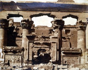 アルバム「1855年と1856年の古代エジプト」より「カラブシャ神殿のポルティコ」(アルバム用ソルトプリント) 作： Thomas H.G. Fermor