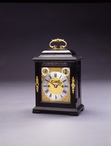 ウィリアム・アンド・メアリー ミニチュア・ストライキング・ブラケット・クロック No.226 1690～95年頃（黒檀・金属製