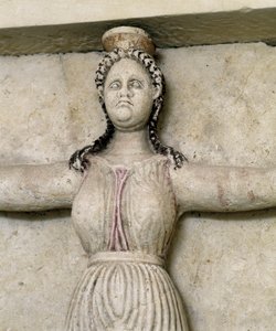 トラキア人のスベシュタリの墓、アトラスの女性像の細部、紀元前3世紀（石像 作： Thracian Thracian