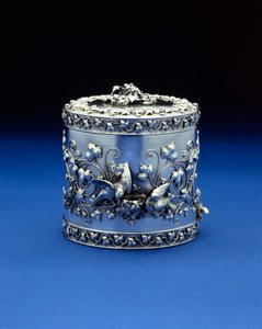ティファニーの円筒形ボックス 1870～185年頃（銀製 作： Tiffany and Company