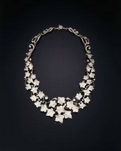 アンティークダイヤモンドアイビーネックレス 作： Tiffany and Company