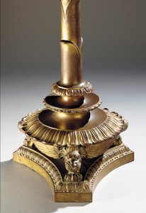 「ポピー」フロアランプ、1910年頃（鉛ガラスと金箔の青銅） 作： Tiffany and Company