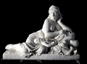 子供を殺そうと考えるメディの姿 大理石彫刻：トンマソ・ソラーリ（1820-1897） 1863年薄暗い。60x80x38 cm オドーネ・ディ・サヴォイア公爵のコレクションより。ゲネス、モデルナ美術館、inv.744 作： Tommaso Solari