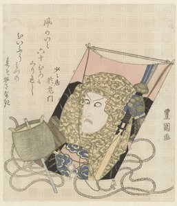 スカーフを巻いた男の肖像が描かれた凧